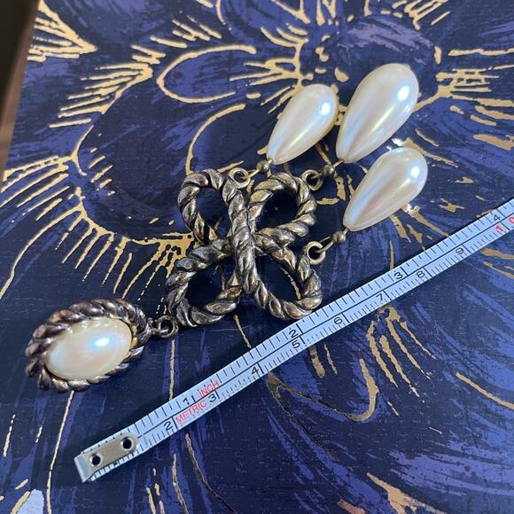 LES BERNARD Unsigned Vintage 80s Runway Large Pearl Gold Rope Dangle Earrings D2 - Picture 7 of 8
